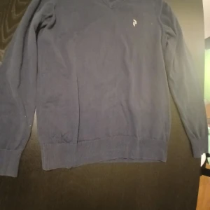 Peak Performance Tröja  - Blå Peak Performance tröja Size M. Priset är diskuterbart 