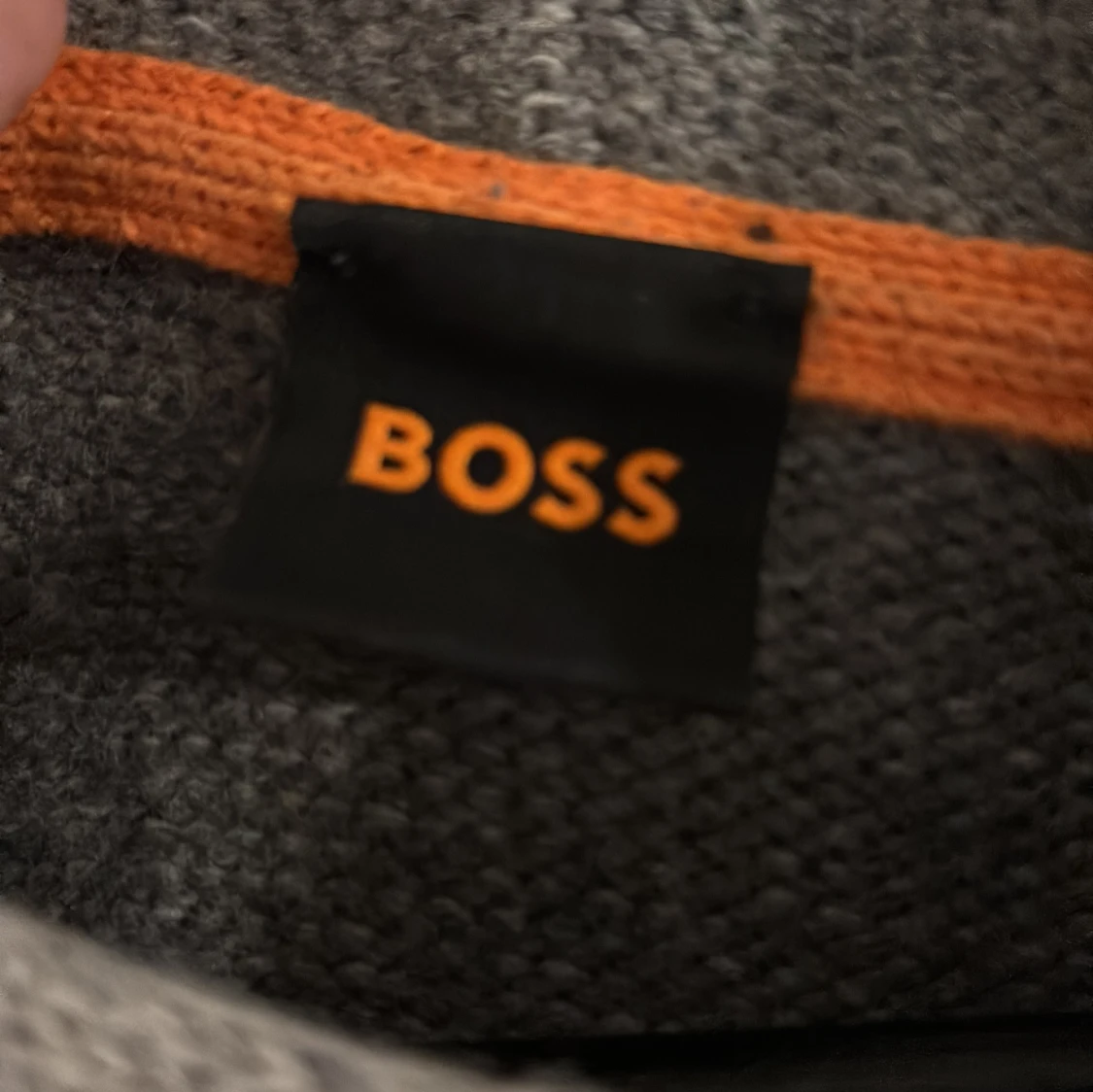 Grå stickad hoodie från BOSS - 1