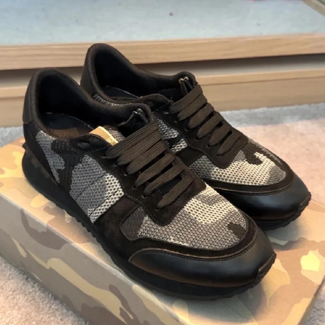 Valentino Rockrunner sneakers camo svart/grå
