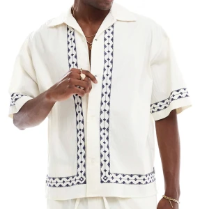 Skjorta  - Skjorta från Jack & Jones, bra skick! Endast använd 1 gång. Nypris 640:- 