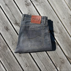 Jacob Cohen limited edition PRMJ - Jacob Cohën Slim Fit Jeans | Storlek: 31, passar dig mellan 170-180cm | Skick: 9/10, använda fåtal gånger | Bara att skriva vid funderingar✍️