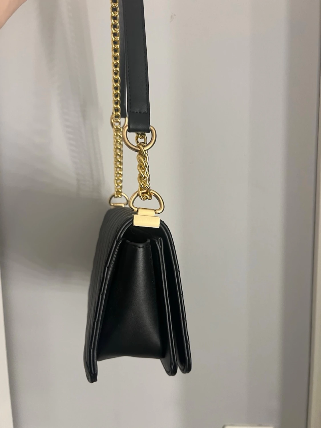 Läder väska med guld detaljer  - 1