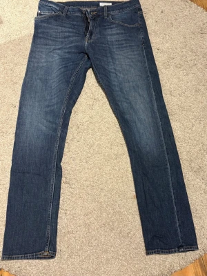 Tiger of sweden jeans - Blåa snygga tiger of sweden jeans i storlek 32/32