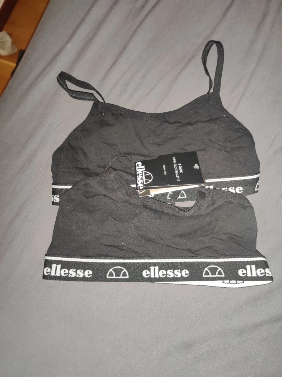 Svarta bralettes från Ellesse - 1