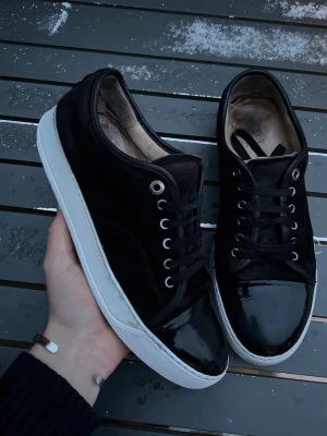 Lanvins - Säljer dessa sjukt feta lanvins i storlek uk7 som motsvarar 41! Skick : 6/10. Nypris 5000kr. Äktehet garanteras! (+500 nöjda kunder ✅) hör av dig vid minsta fundering 🤩