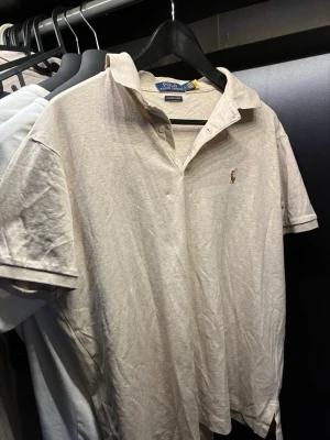 Ralph lauren pike - Fick denna förra julen i fel storlek så den kommer inte till någon användning! Skicket är fint och sitter som storleken beskriver! 