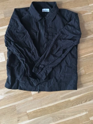 Stone Island overshirt - Sparsamt använd stone island overshirt. Jättefin och stilig look. Pris kan diskuteras.