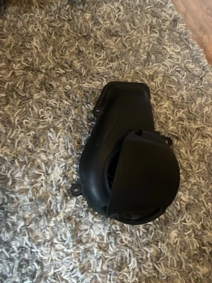 Yamaha slider fläktkåpa - Säljer min fläkt kåpa till min slider då den inte används, inte topp skick men går ser fortfarande fin ut, kom med bud.