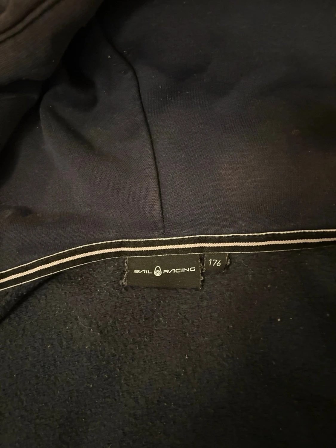 Mörkblå hoodie från sail racing - 2