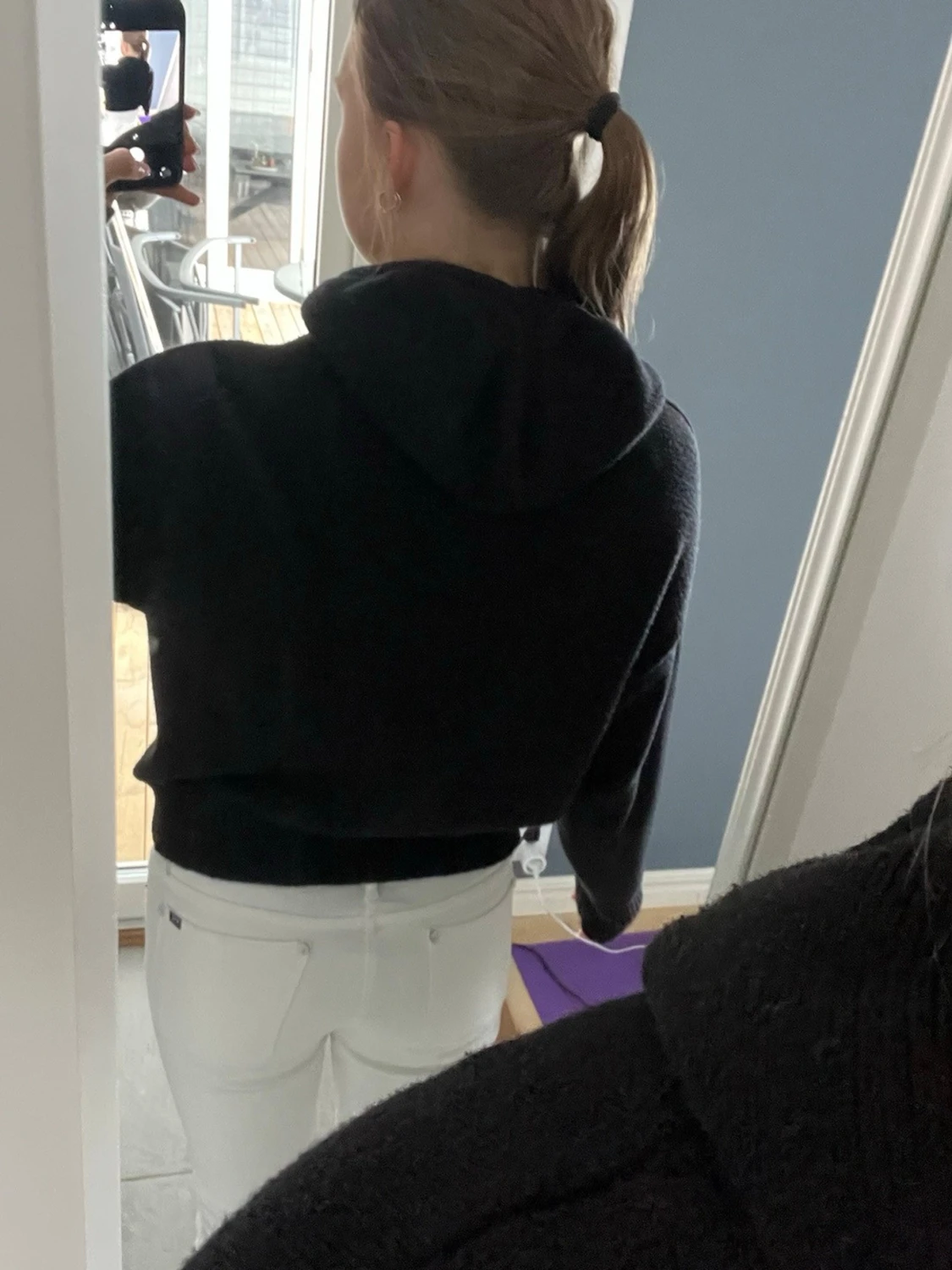 Svart stickad hoodie  - 2