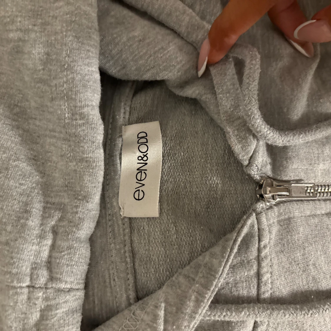 Grå hoodie från Even&Odd med dragkedja - 1