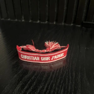 Christian dior armband - Sprillans nytt armband! Go och hållbar investering! Vid minsta fundering kontakta oss✔️