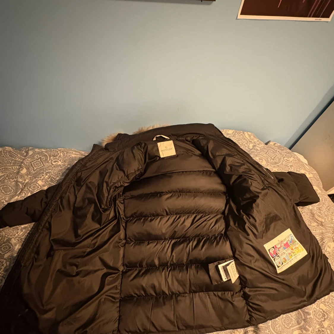 Svart Moncler dunjacka med päls - 1