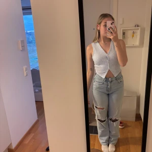 Ljusblå väst - Säljer min virkade väst. Den är från Shein och är endast testad🫶🏻