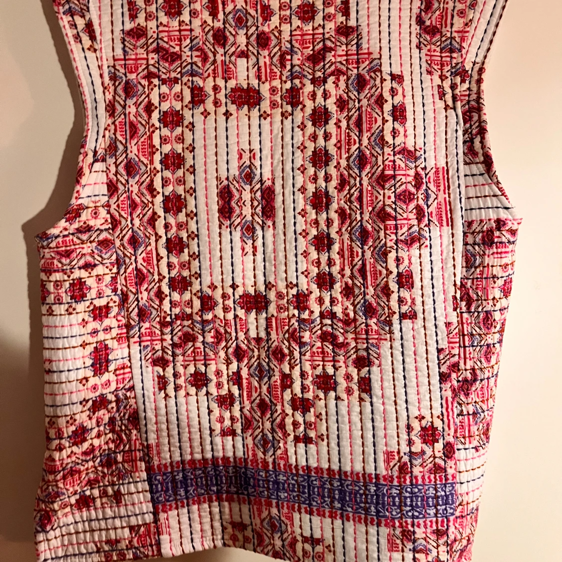 Mönstrad ärmlös blus från Zara - 1