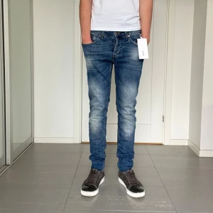 Dondup George Jeans  - Säljer nu dessa Dondup George Jeans där dondup tagg ingår, skriv för fler bilder/frågor🙌🏼 