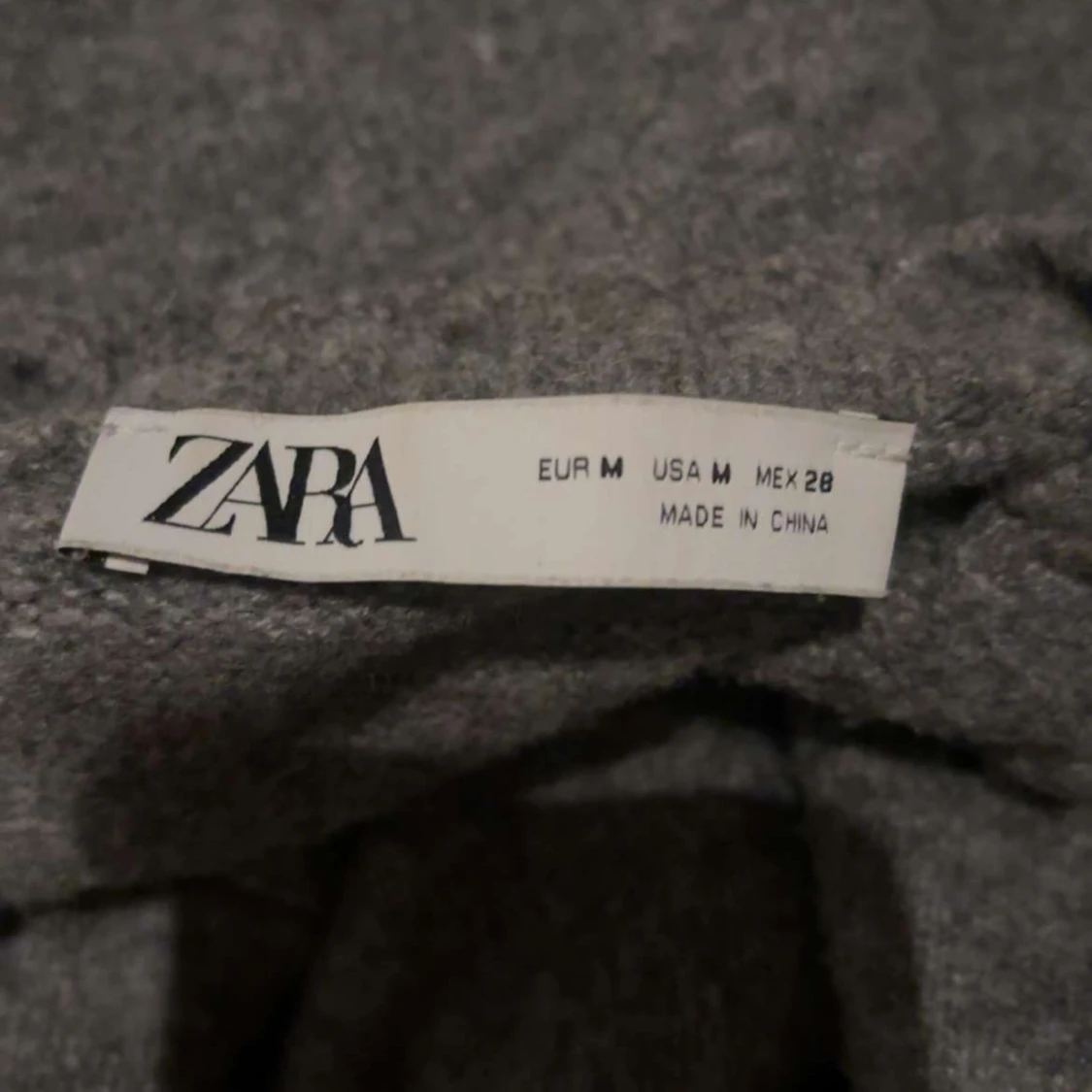 Grå stickad tröja från Zara - 2