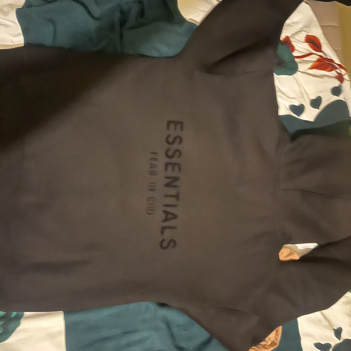 Svart Essentials hoodie med huva - 1