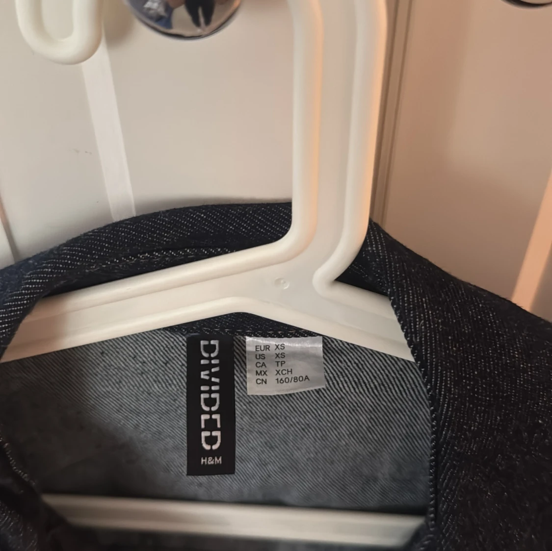 Mörkblå jeansjacka från H&M Divided XS - 2