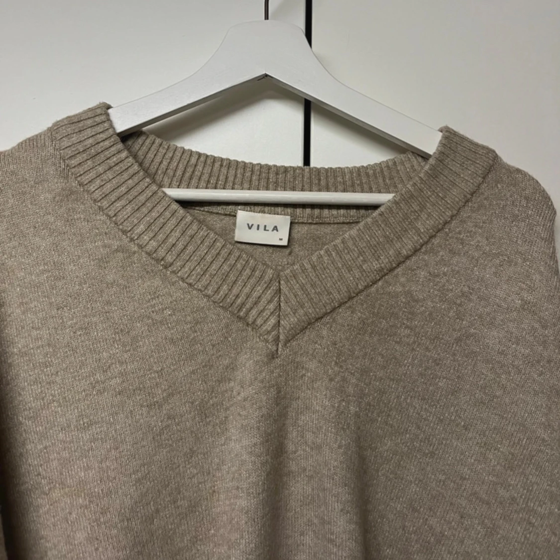 Beige stickad tröja från Vila - 1