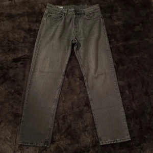 Grå Straight Jeans Zara  - Väldigt sällan använda, 
