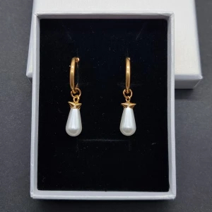 Handgjorda örhängen  - Material-rostfritt stål. 