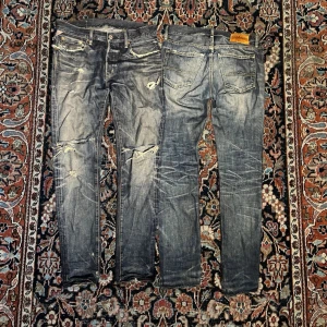 Vintage Ralph lauren denim supply jeans - Vintage Ralph Lauren denim supply! Dessa har otroligt snygg wash och slitningar. Dessa har varit raw och har använts fint för att få denna tvätt. De är 29 wide men är som 30. Modell namn:”straight” Mått: Midja:40cm Längd:103cm Benöppning:16,5cm