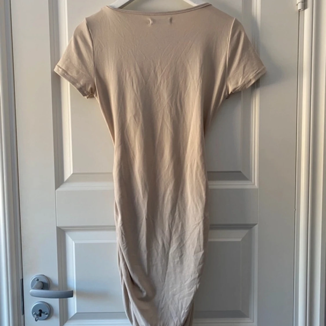 Beige klänning  - 1