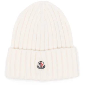 Vit ribbstickad mössa från Moncler - Mobiler mössa helt ny aldrig använd. 400kr men pris kan snackas.kontakta för frågor