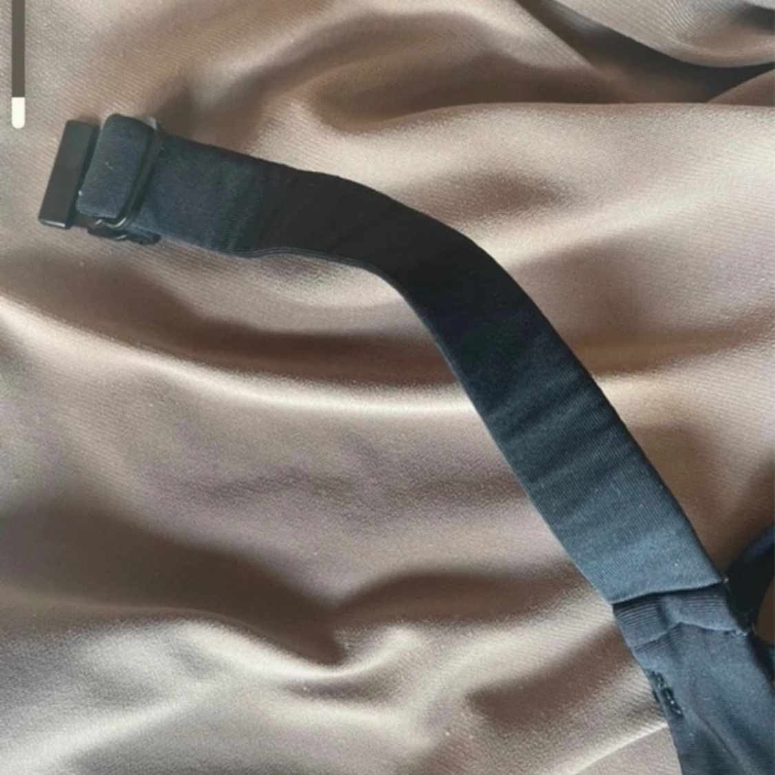 Svart twistad bikiniöverdel - 4