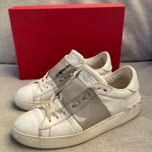 Valentino skor  - Super snygga Valentinos! Hör av dig vid frågor . Bara dustbag medföljer 