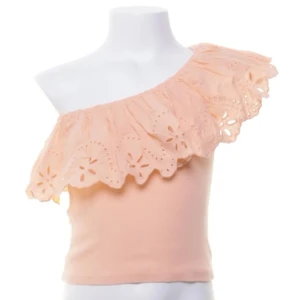 Zara topp - Söt offshoulder topp ifrån Zara. Barn storlek men jag kan ha🩷 den är i en orange/rosa  korall färg