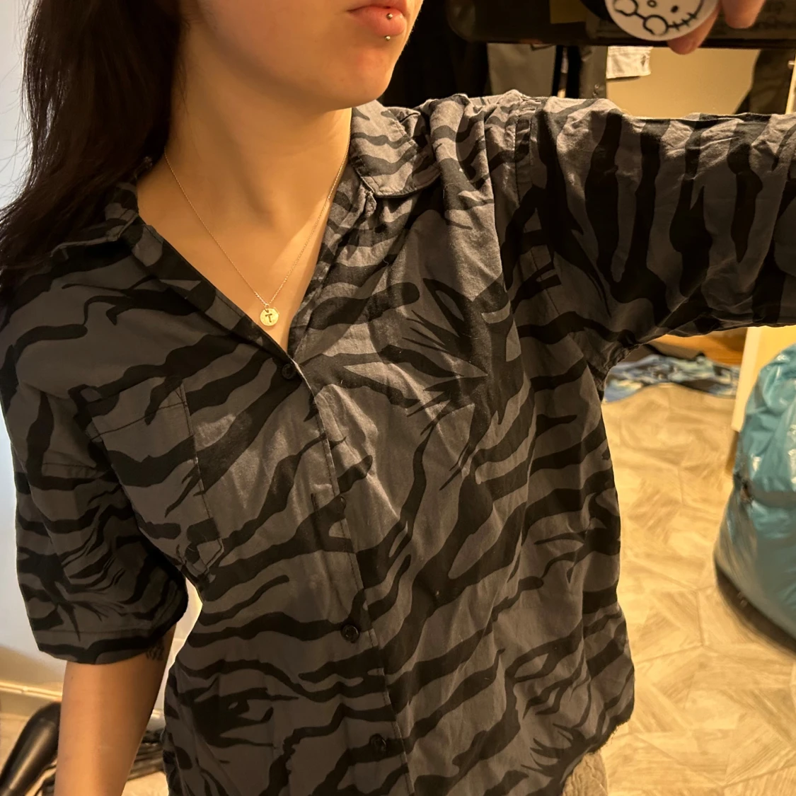 Croppat skjorta med ränder - 1