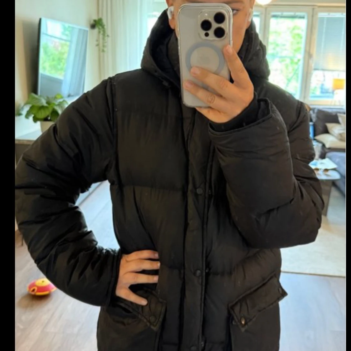 Svart pufferjacka med huva - 2