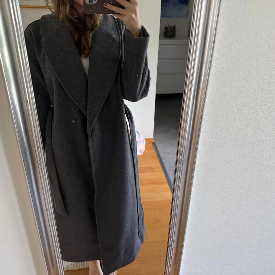 Mörkgrå lång kappa med bälte - 1