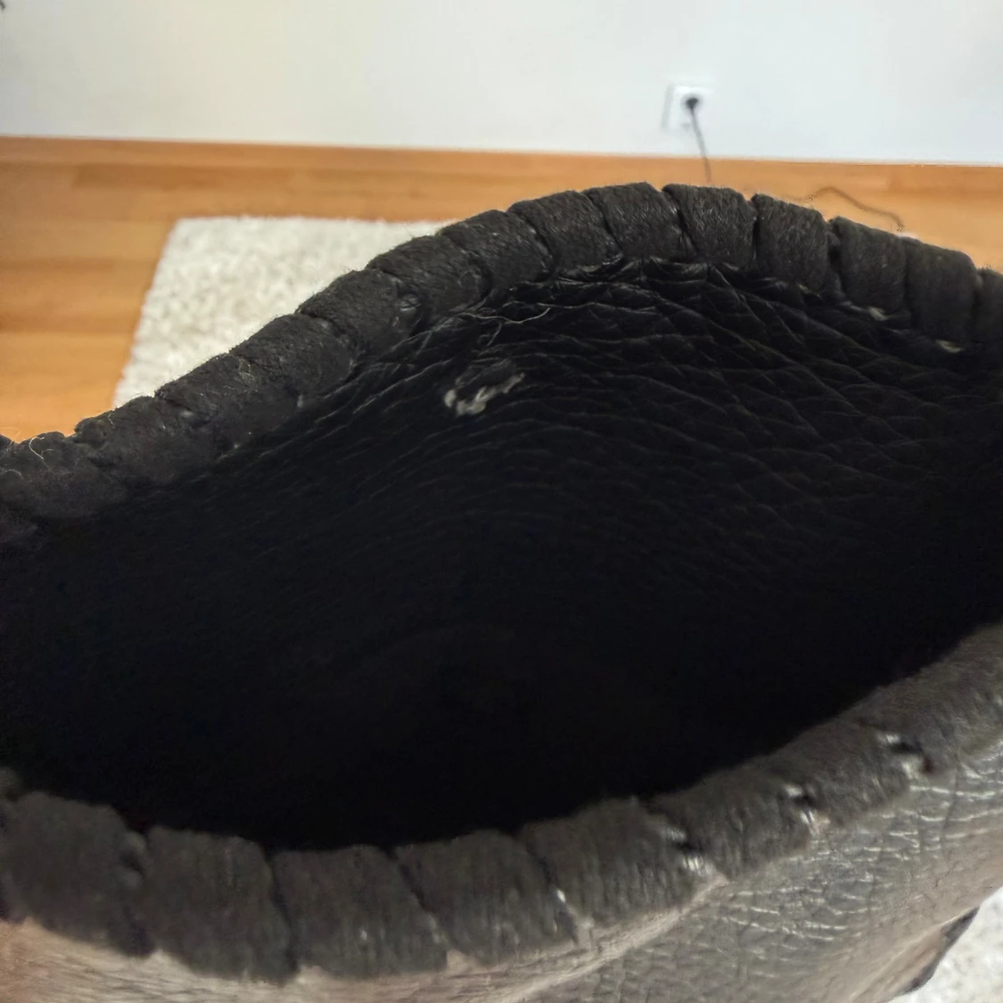 Svart axelväska med kedjerem - 2