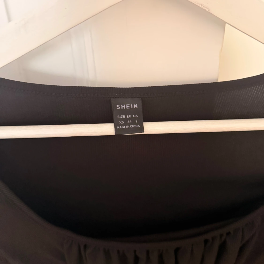 Svart croppad topp  - 1