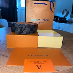 Svart rutig Louis Vuitton skärp - Tjenare! Säljer detta feta lv bälte i storlek 110! Skriv om ni har någon fråga👍 fraktar snabbt 