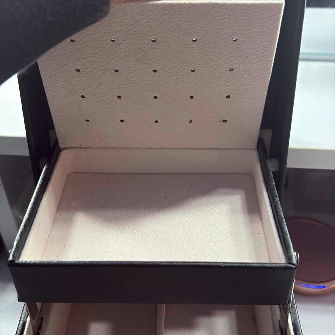 Svart smyckesväska med spegel och lås - 2