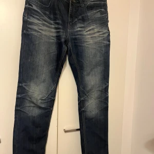 Miesten farkut - Miesten siniset farkut. Tuumakoko 35/32. Vyötärön leveys n 49cm, haara-lahje n 80cm. Eläintalous MMM, lisätietoja saa kysymällä Katso myös muut ilmoitukseni Tarjoa 