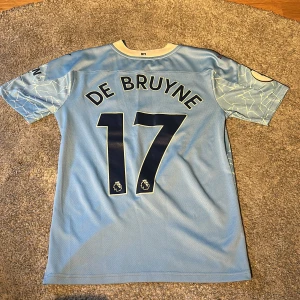  De Bruyne tröja -  Manchester City fotbollströja med De Bruyne och nummer 17 på ryggen. XS/S