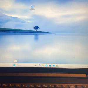Sparsamt använd säljer på grund av avekling å bolag finns även fler liknade datorer me dockstationer  - Sparsamt använd säljer på grund av avekling å bolag finns även fler liknade datorer me dockstationer 