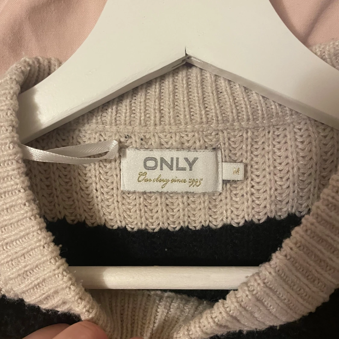 Randig stickad tröja från ONLY - 2