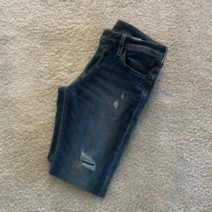 Jack n jones jeans  - Väldigt snygga Jack n Jones jeans, säljs för 349 använda ett tag men ftf bra skick hör av dig om du är intresserad!