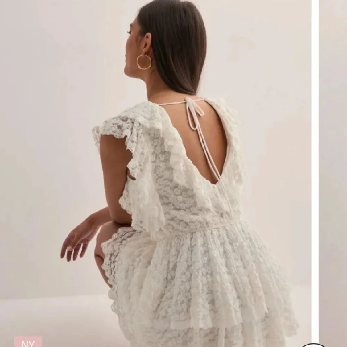 Vit spetsklänning med volanger - 2