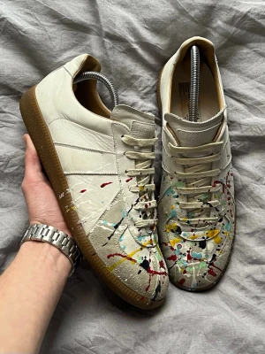 Maison margiela paint splatter - Säljer mina Maison margiela gats paint splatter