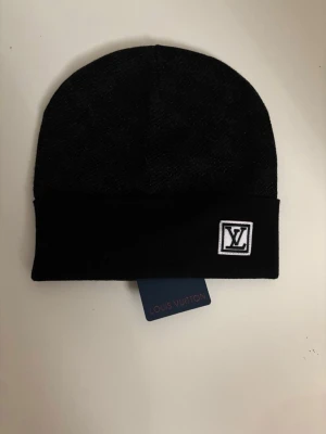 Lv mössa - Helt nya, fraktas inom kort tid