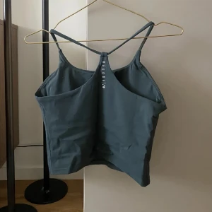 Relode core singlet topp - teal grön  - Mycket bra skick. Nypris 449