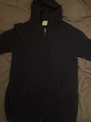 Kashmir zip hoodie John Henric storlek M - Mycket schysst kashmir zip hoodie från John Henric. 