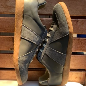 Maison Margiela - Säljer dessa i 44 skickar samma dag 